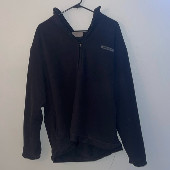 Essentials Quarter Zip Size Large - Picture 1 of 2